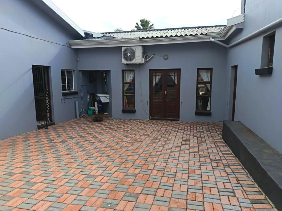 To Let 7 Bedroom Property for Rent in Humansdorp Eastern Cape